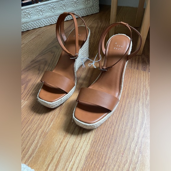 Universal Thread Shoes - NWT A New Day Size 10 Women Brown Platform Wedges
